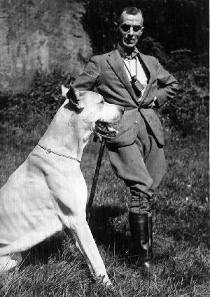 Mit Hund Altai 1939